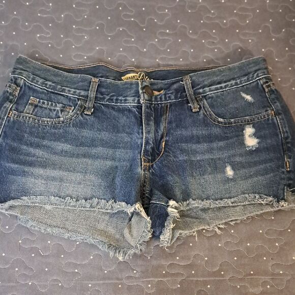 Old Navy The Diva Denim Distressed Women's Shorts size 6 - Picture 1 of 4